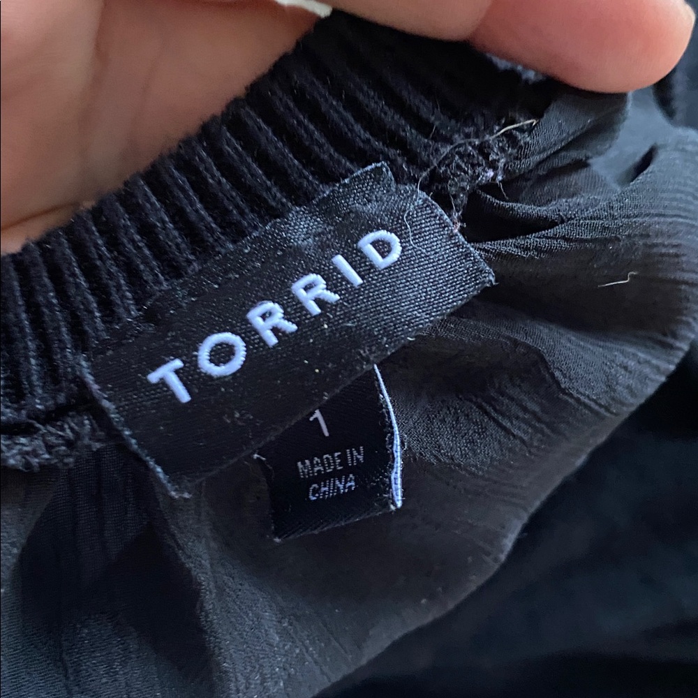 Torrid button down short sleeve - Picture 5 of 6